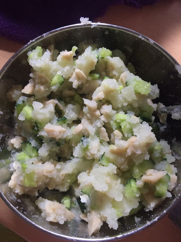 小黄瓜香肠土豆泥的做法