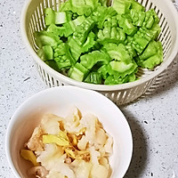 #名厨汁味，圆中秋美味#无骨凤爪烧苦瓜的做法图解1