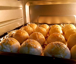 班兰莲蓉蛋黄酥的做法
