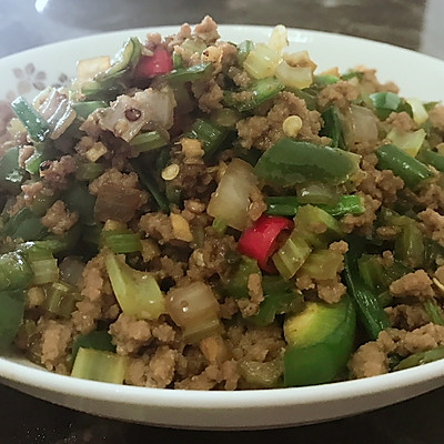 辣椒芹菜炒牛肉末