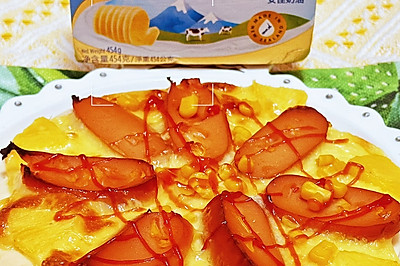浓郁的黄油菠萝香肠双拼披萨
