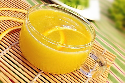 夏日排毒必备饮品---香橙柠檬苦瓜汁