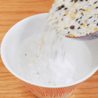 青瓜炒虾仁【宝宝辅食】的做法图解1