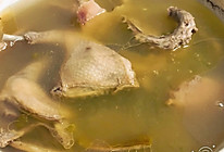 鸽子猪骨土茯苓汤的做法