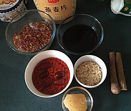 八物粥（红豆、薏米、黑香米、红枣、枸杞、淮山、冰糖、燕麦）的做法