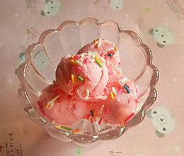 宝宝零食之 草莓冰淇淋的做法