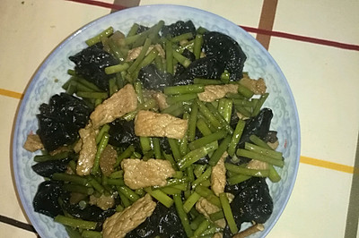 木耳蒜苔肉（下饭菜）