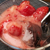 草莓白凉粉的做法图解2