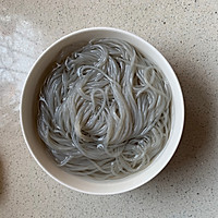 #快手又营养，我家的冬日必备菜品#白菜肉沫粉丝煲的做法图解2