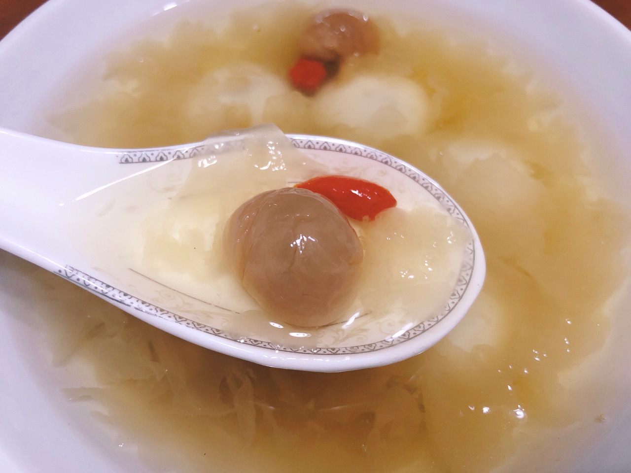枸杞桂圆银耳汤的做法图解5