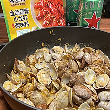 你和大厨只差一包料之金汤蒜茸花蛤