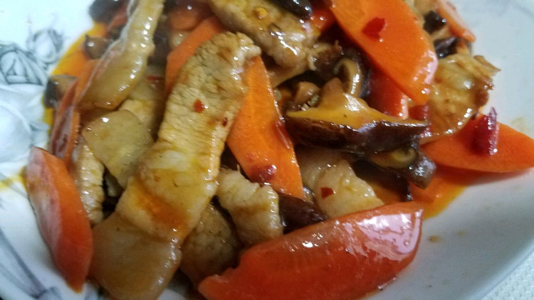 胡萝卜香菇炒肉片的做法