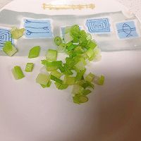 低脂芹菜炒鸡蛋的做法图解3