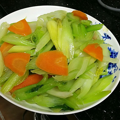 清炒芹菜