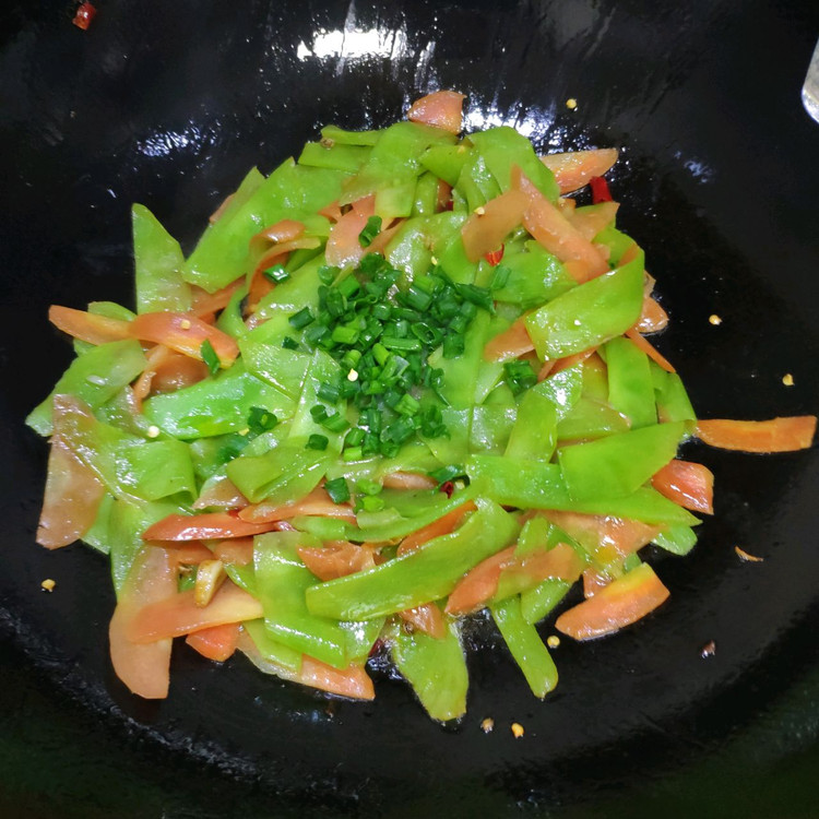 莴笋胡萝卜清炒的做法