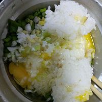 鸡蛋米饭饼的做法图解2
