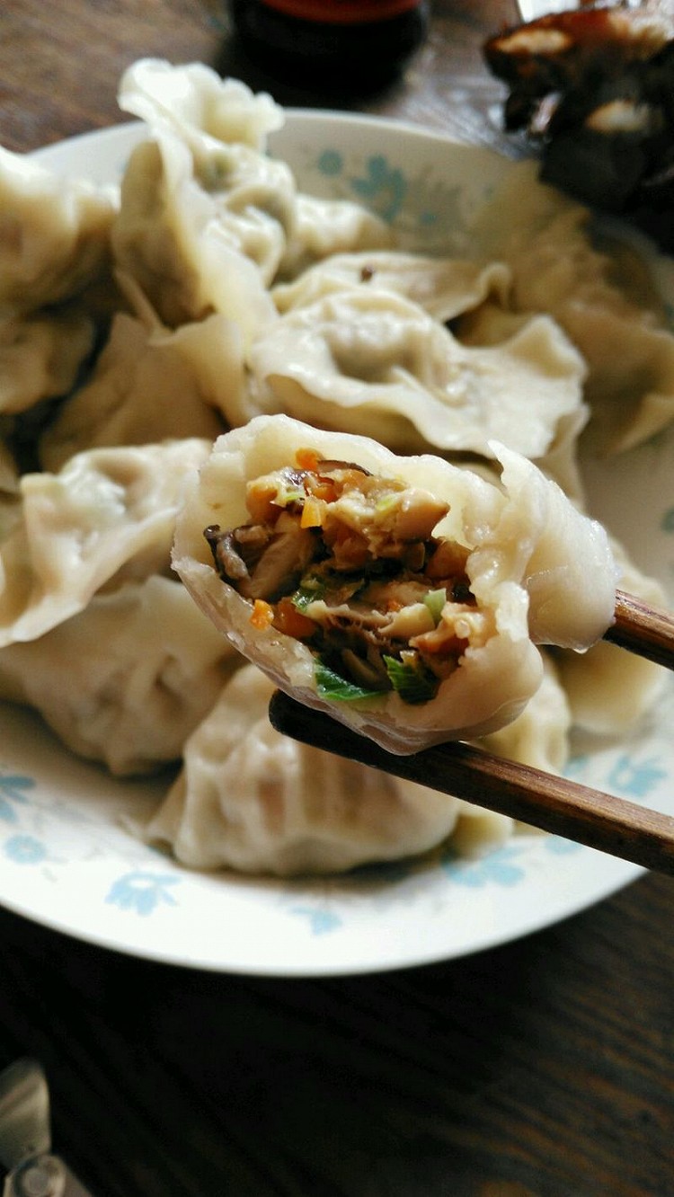 鸡肉香菇水饺的做法