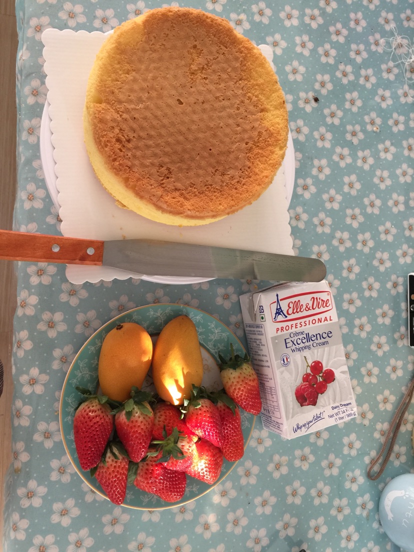 草莓淡奶油蛋糕处女作的做法图解1