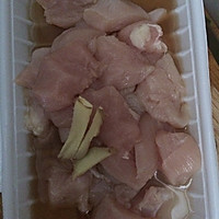 青椒炒鸡肉的做法图解2