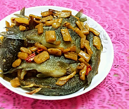 罗卜干焖禾花鱼的做法