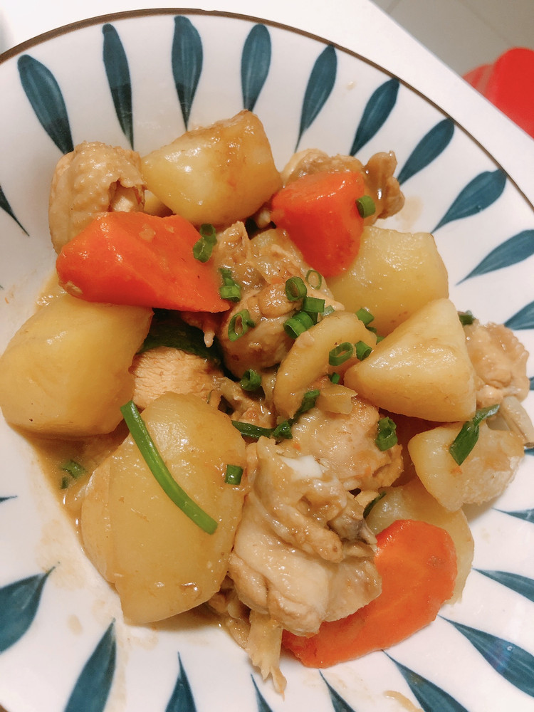 家常土豆焖鸡块，上桌秒空盘的做法