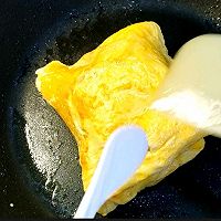 #丘比小能手料理课堂#鸡蛋流心芝士吐司的做法图解6