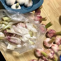 腌糖蒜的季节到啦的做法图解1