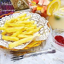 夏日美味，来一份炸薯条配金桔柠檬养乐多