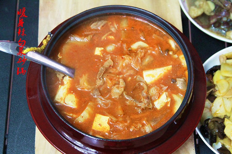 冬日暖身汤菜——辣白菜锅的做法