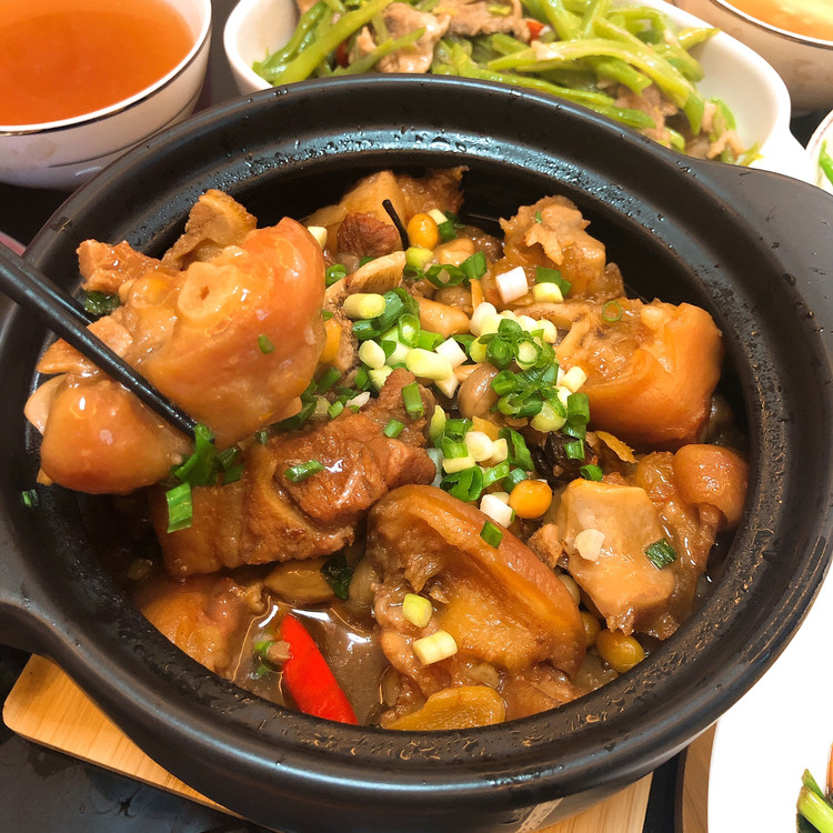 南乳猪脚煲的做法