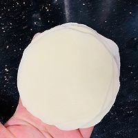 用饺子皮就能快速搞定的春饼的做法图解1