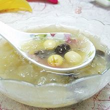 银耳莲子百合汤