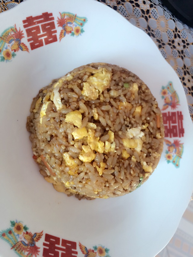 酱油鸡蛋炒饭的做法图解2