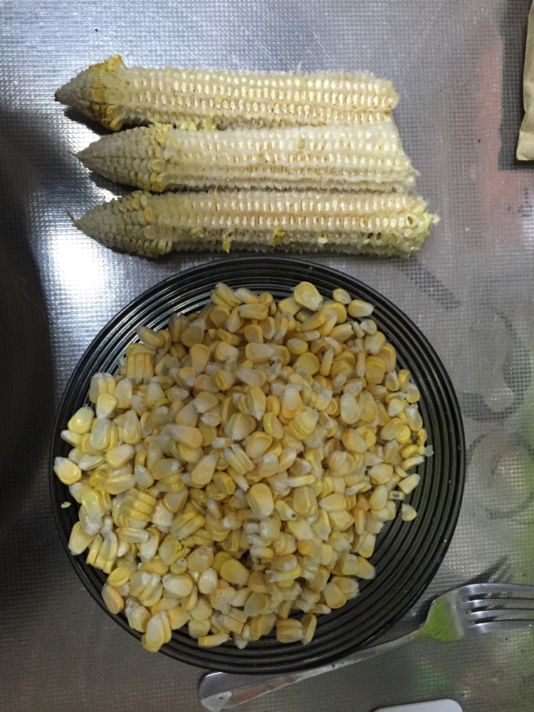 鲜榨玉米汁的做法图解1