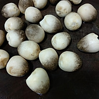 快手菜☞鲜美的草菇的做法图解1