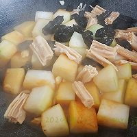 腐竹木耳烧瓜块的做法图解4
