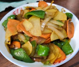 家常菜｜胡萝卜土豆洋葱炒椒，超下饭的做法