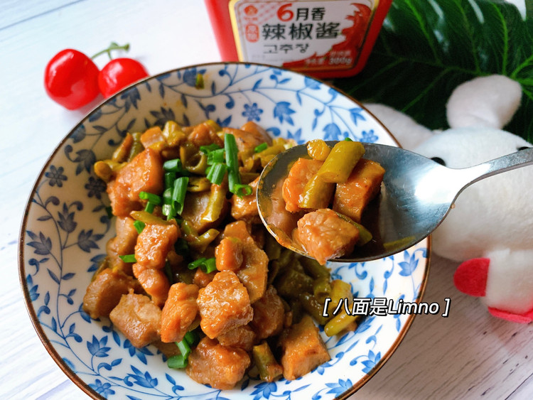 以为是怪味料理？豆角炒牛肉拌饭那叫了得！的做法