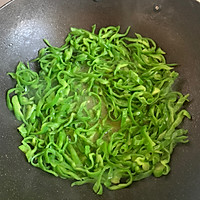 青椒炒肉丝的做法图解5