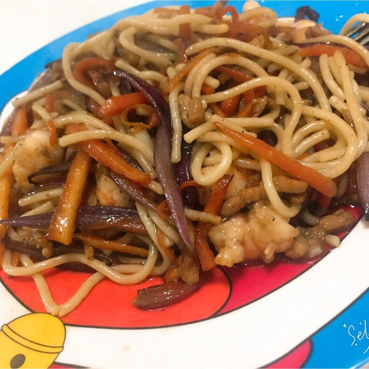 肉丝虾仁炒意大利面的做法