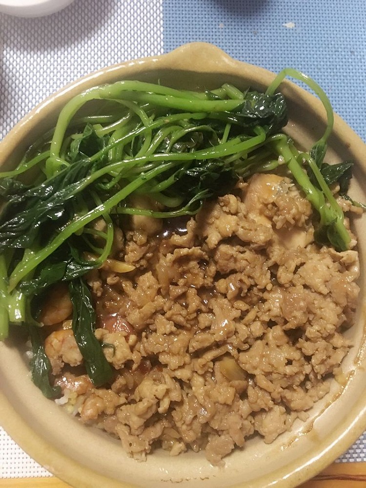 肉沫虾仁滑鸡煲仔饭的做法