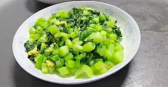 超好吃的快手炒春菜的做法