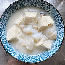 奶白奶白的鳕鱼豆腐汤