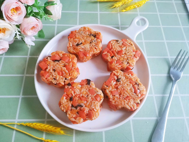 花朵午餐肉饭团的做法