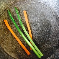首农HELO油鸡宝宝蛋_芦笋玉子烧（厚蛋烧）的做法图解2