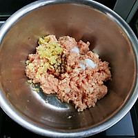外焦里嫩炸肉丸子的做法图解2