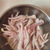 泡椒凤爪的做法图解1