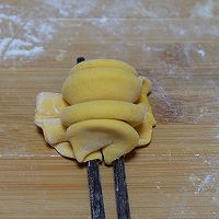 #摩其林美味CP#秋季专属-南瓜花朵馒头的做法图解12