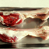 烤箱出炉外焦里嫩的烤羊腿（小羊腿）的做法图解1