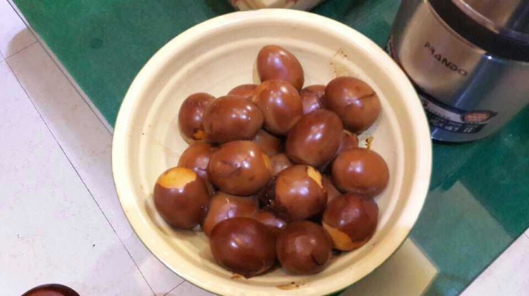 乡巴佬卤蛋